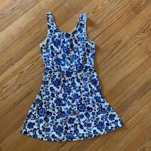 H&M BLUE AND WHITE FLORAL DRESS SZ 12